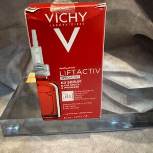 Vichy Liftactiv Specialist‎ B3 Serum - Red
